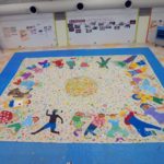 保育士・幼稚園教諭を目指す学生さんたちと8×8mの布に絵を描きました